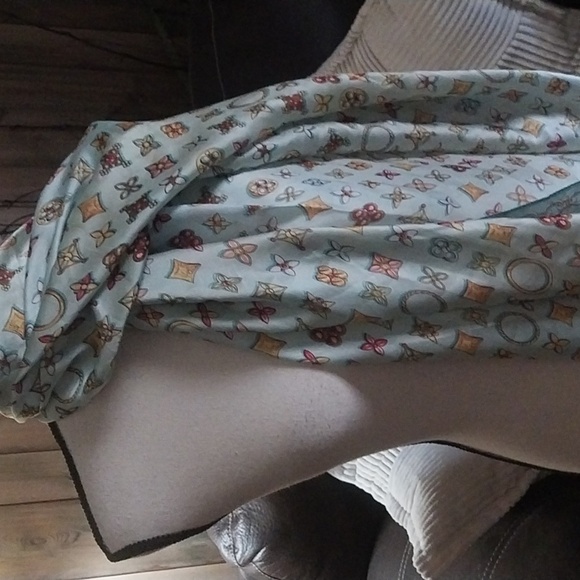 Women 100% Silk Scarf - Picture 1 of 10
